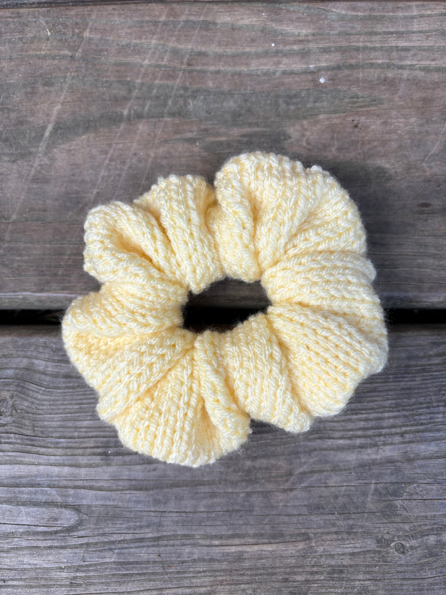 Knit Scrunchie Pale Yellow