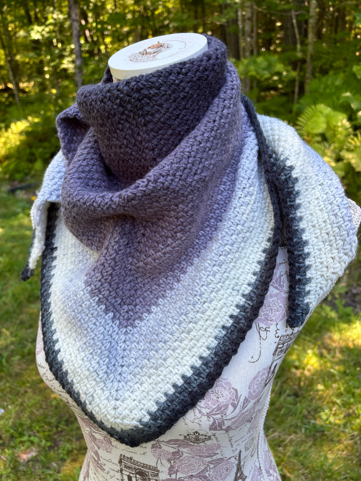 Moss Stitch Triangle Scarf Gray Scale