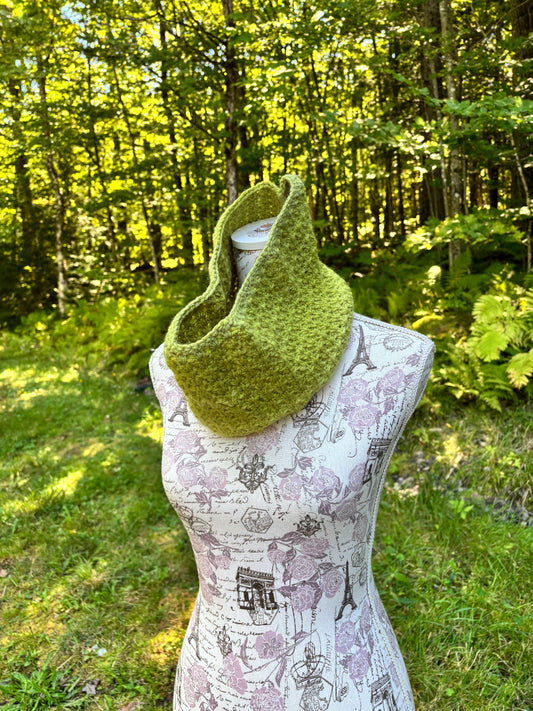 Crochet V Stitch Cowl Green