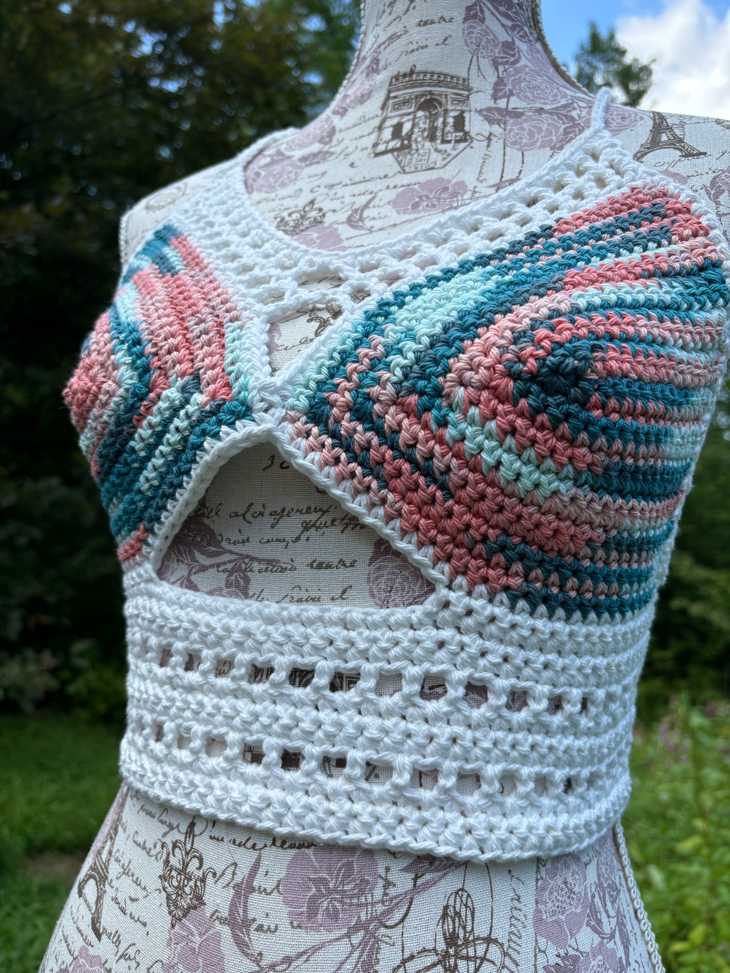 River Dahlia Crochet Top Coral Seas and White Large