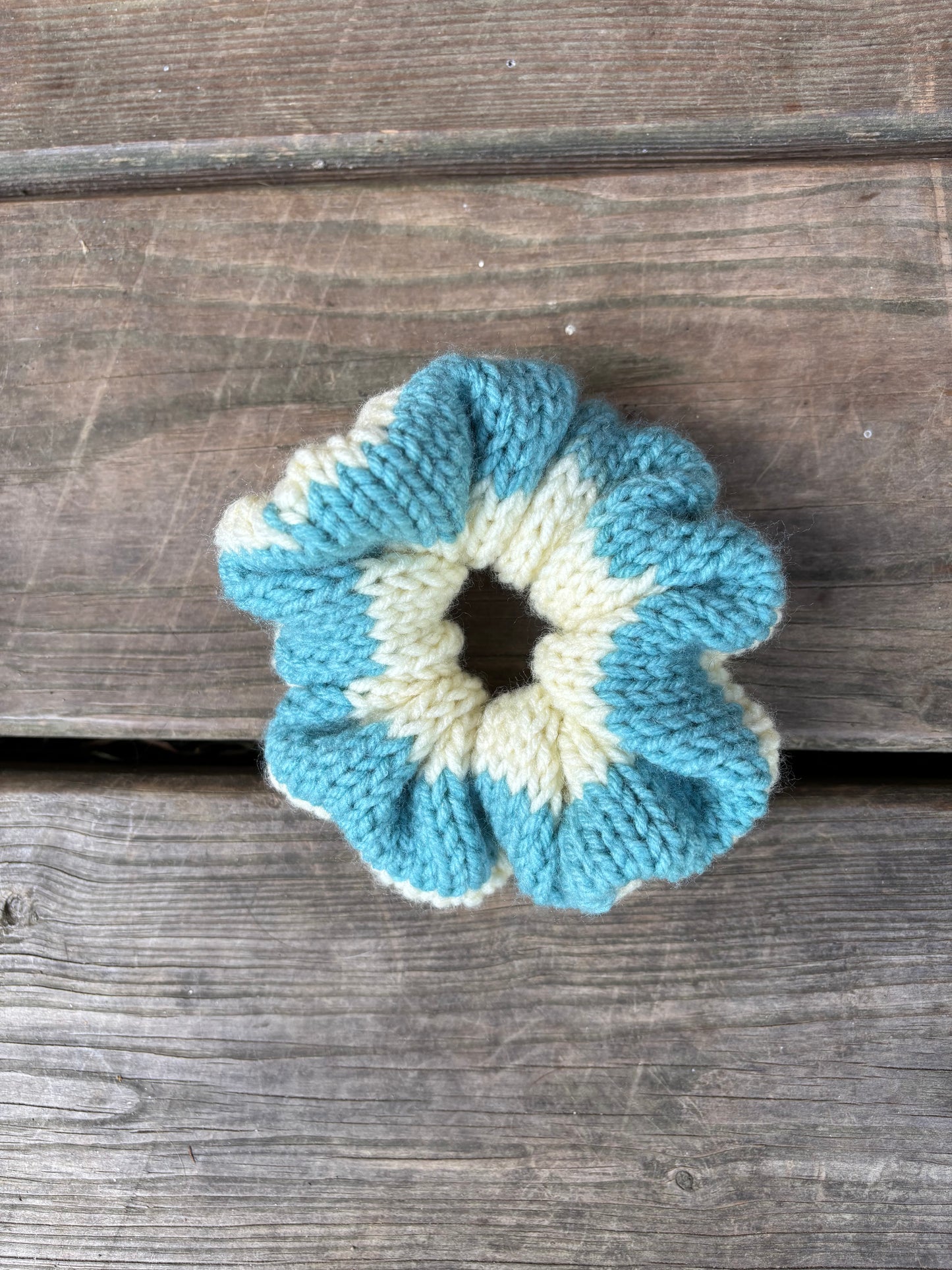 Knit Scrunchie Blue and Cream